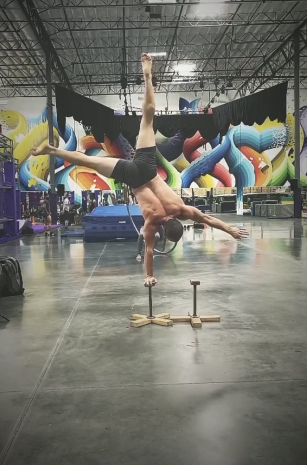 One-handed handstand